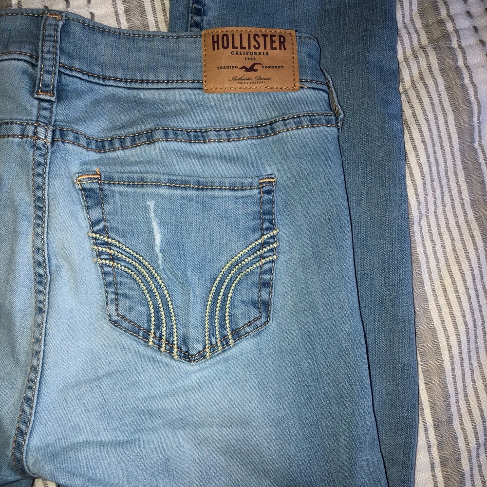 Hollister Skinny Distressed Jeans size 27/30